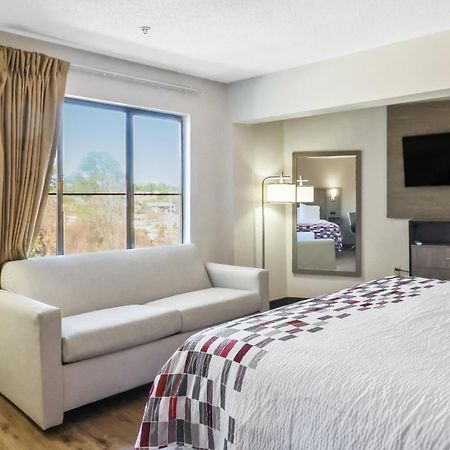 Red Roof Inn & Suites Fayetteville-Fort Bragg Extérieur photo