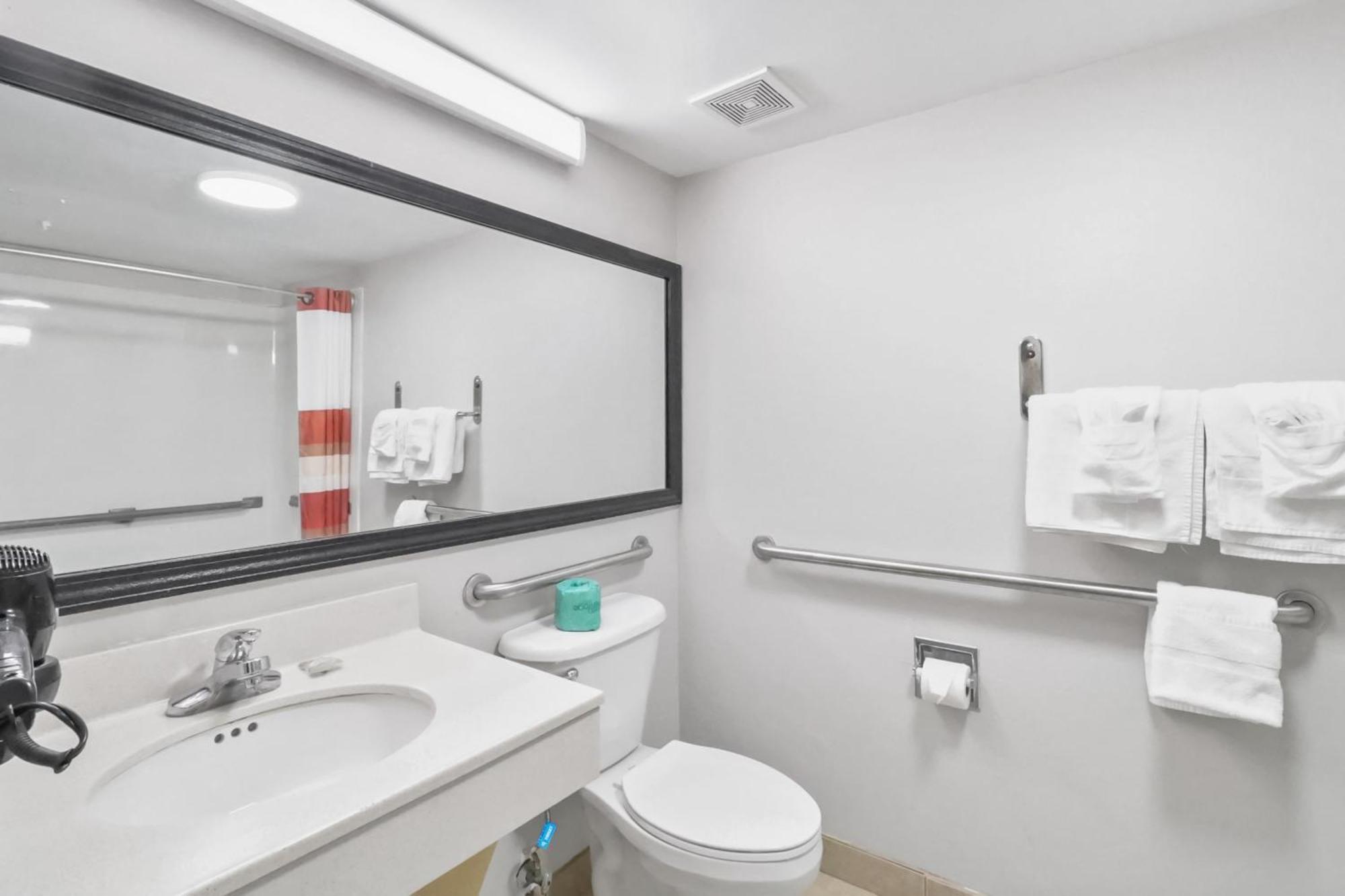 Red Roof Inn & Suites Fayetteville-Fort Bragg Extérieur photo