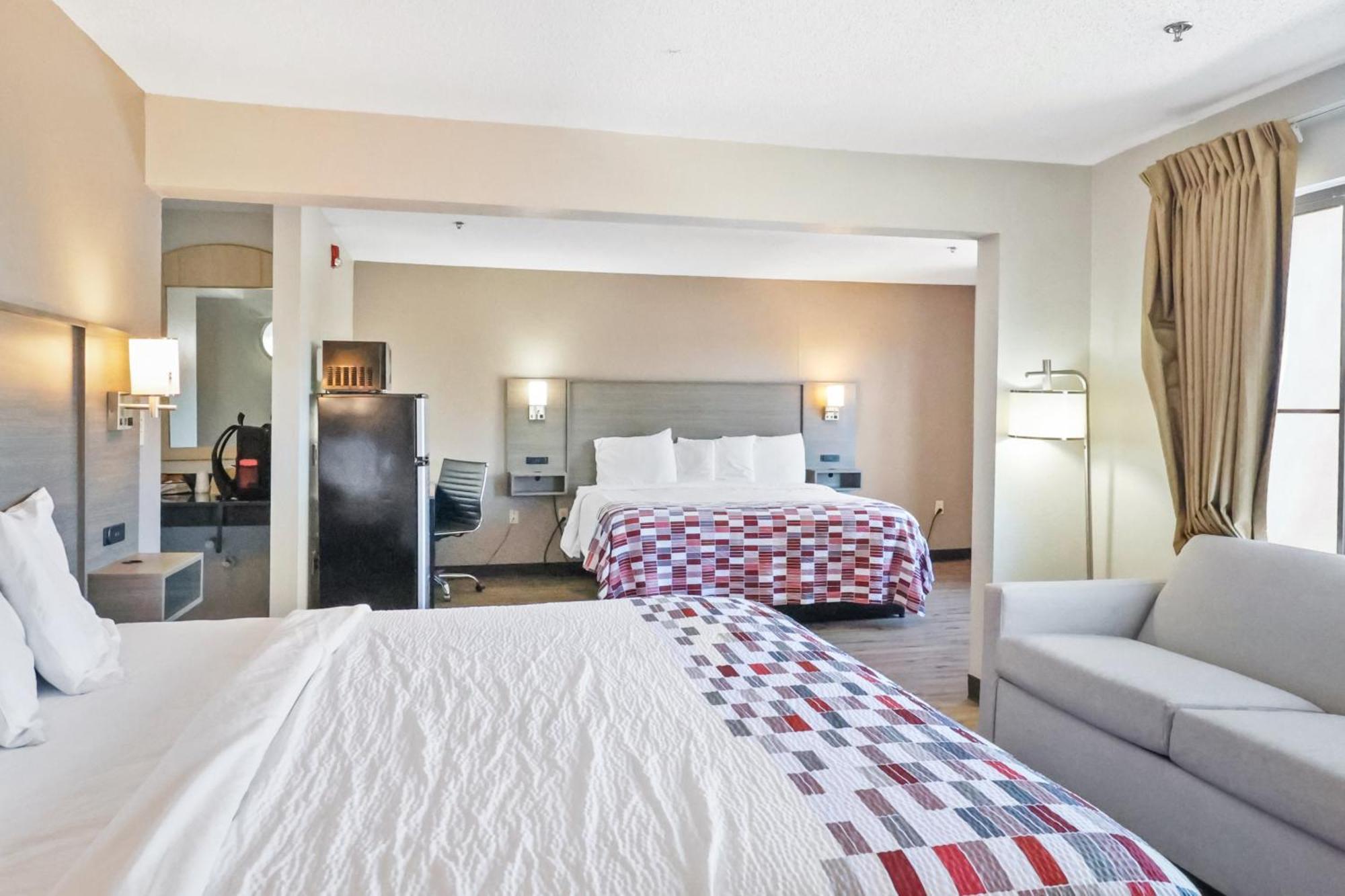 Red Roof Inn & Suites Fayetteville-Fort Bragg Extérieur photo