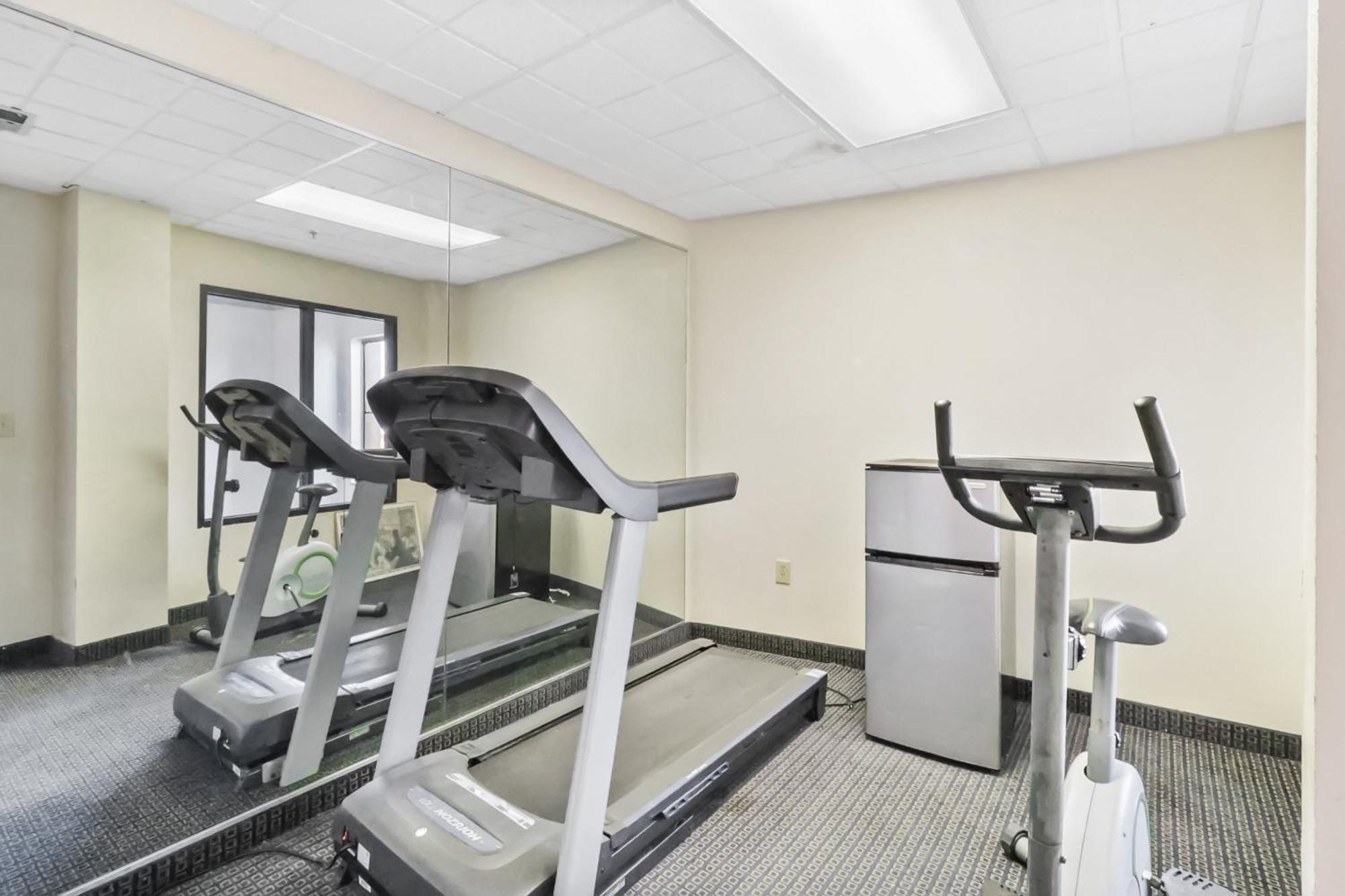 Red Roof Inn & Suites Fayetteville-Fort Bragg Extérieur photo