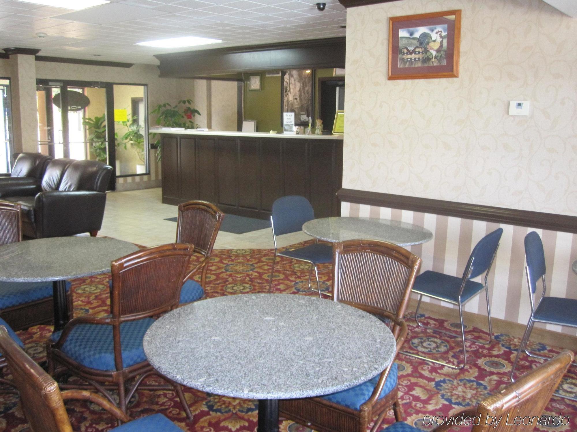 Red Roof Inn & Suites Fayetteville-Fort Bragg Extérieur photo