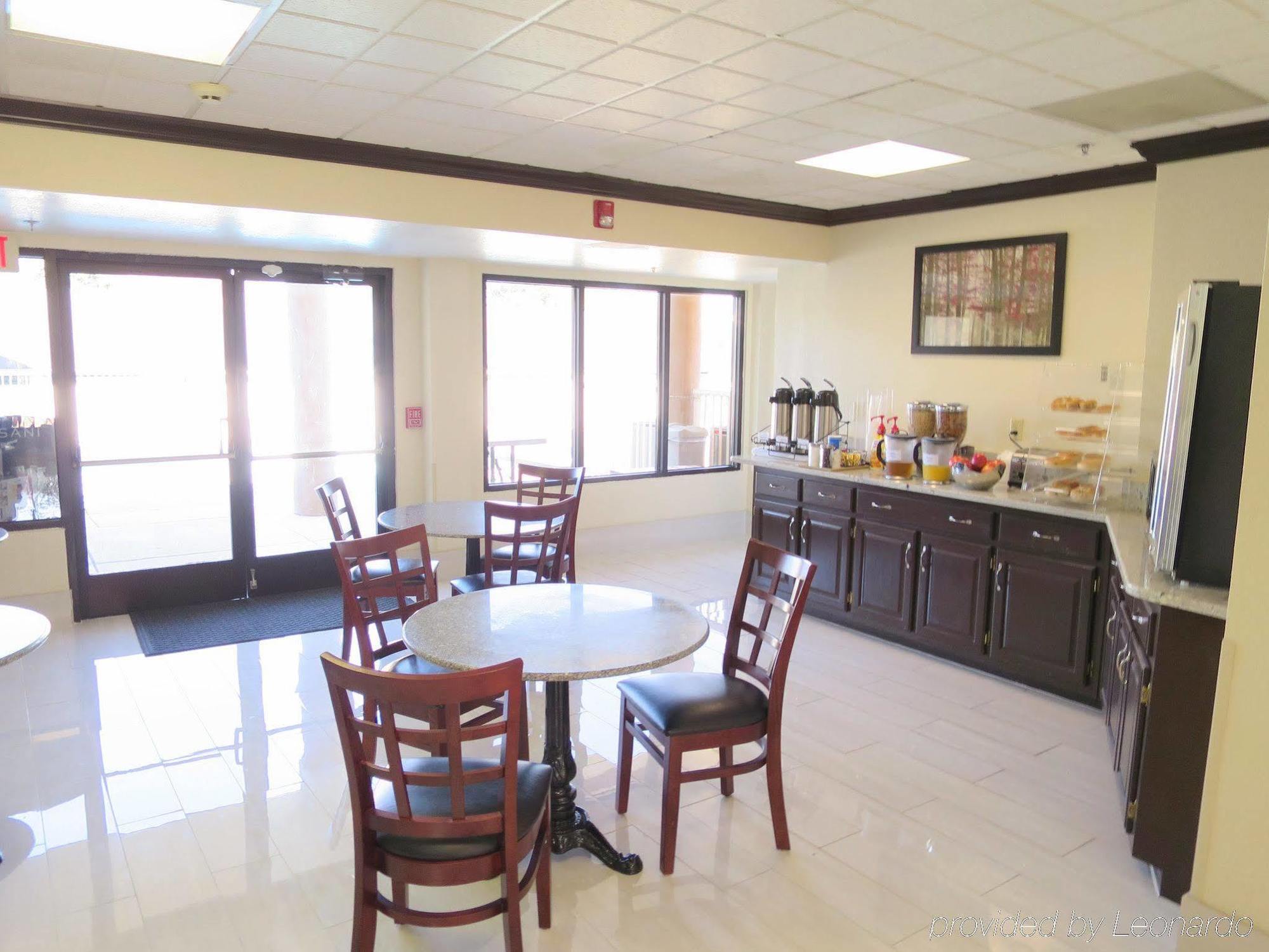 Red Roof Inn & Suites Fayetteville-Fort Bragg Extérieur photo