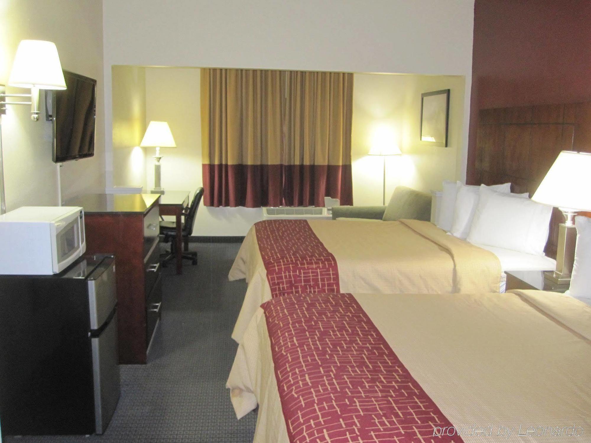 Red Roof Inn & Suites Fayetteville-Fort Bragg Extérieur photo