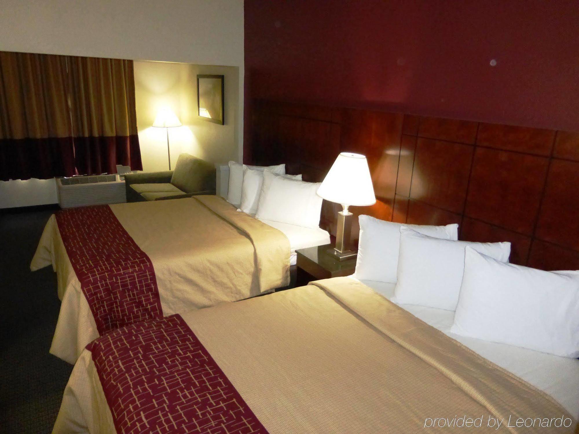 Red Roof Inn & Suites Fayetteville-Fort Bragg Extérieur photo
