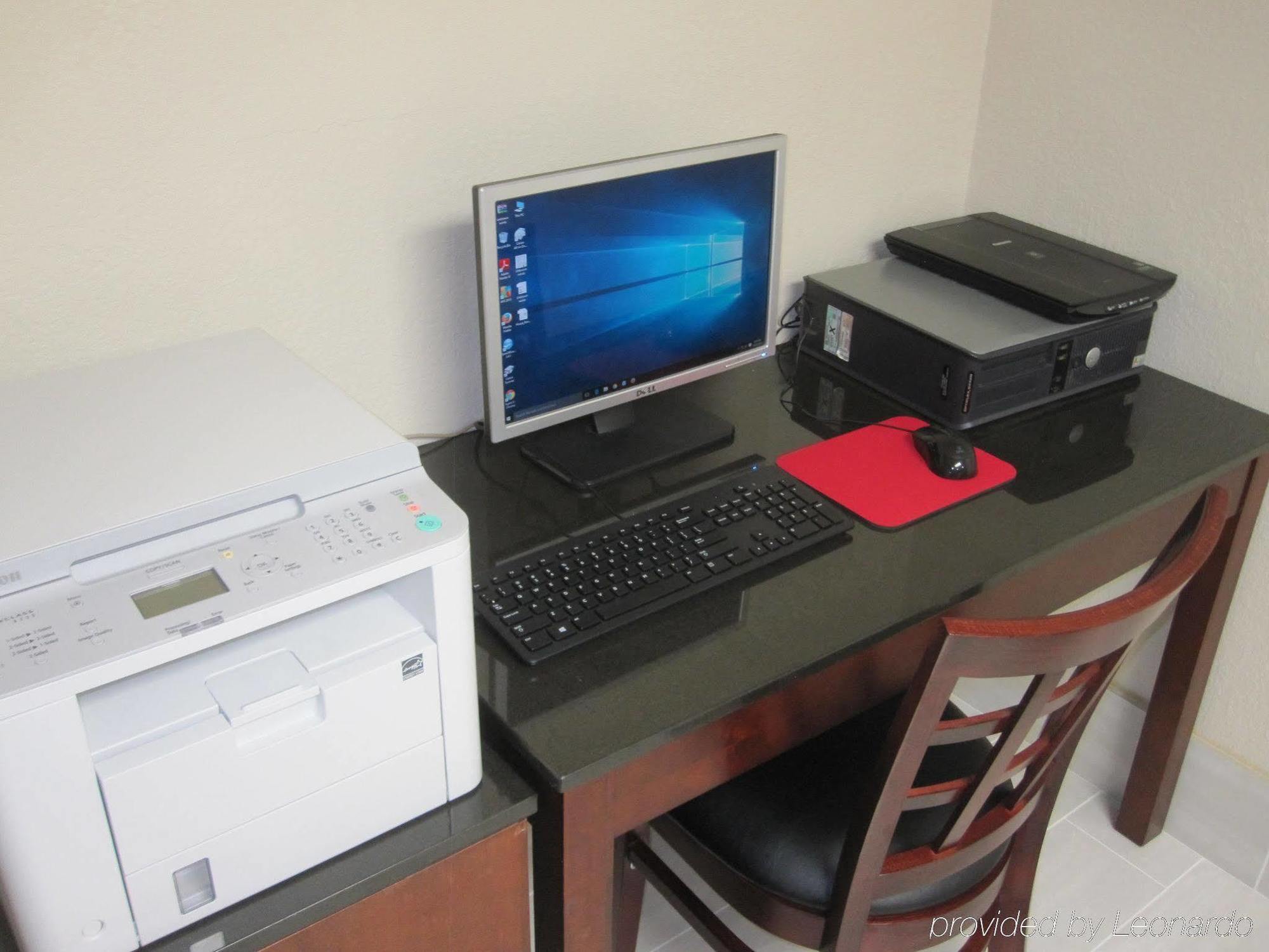 Red Roof Inn & Suites Fayetteville-Fort Bragg Extérieur photo