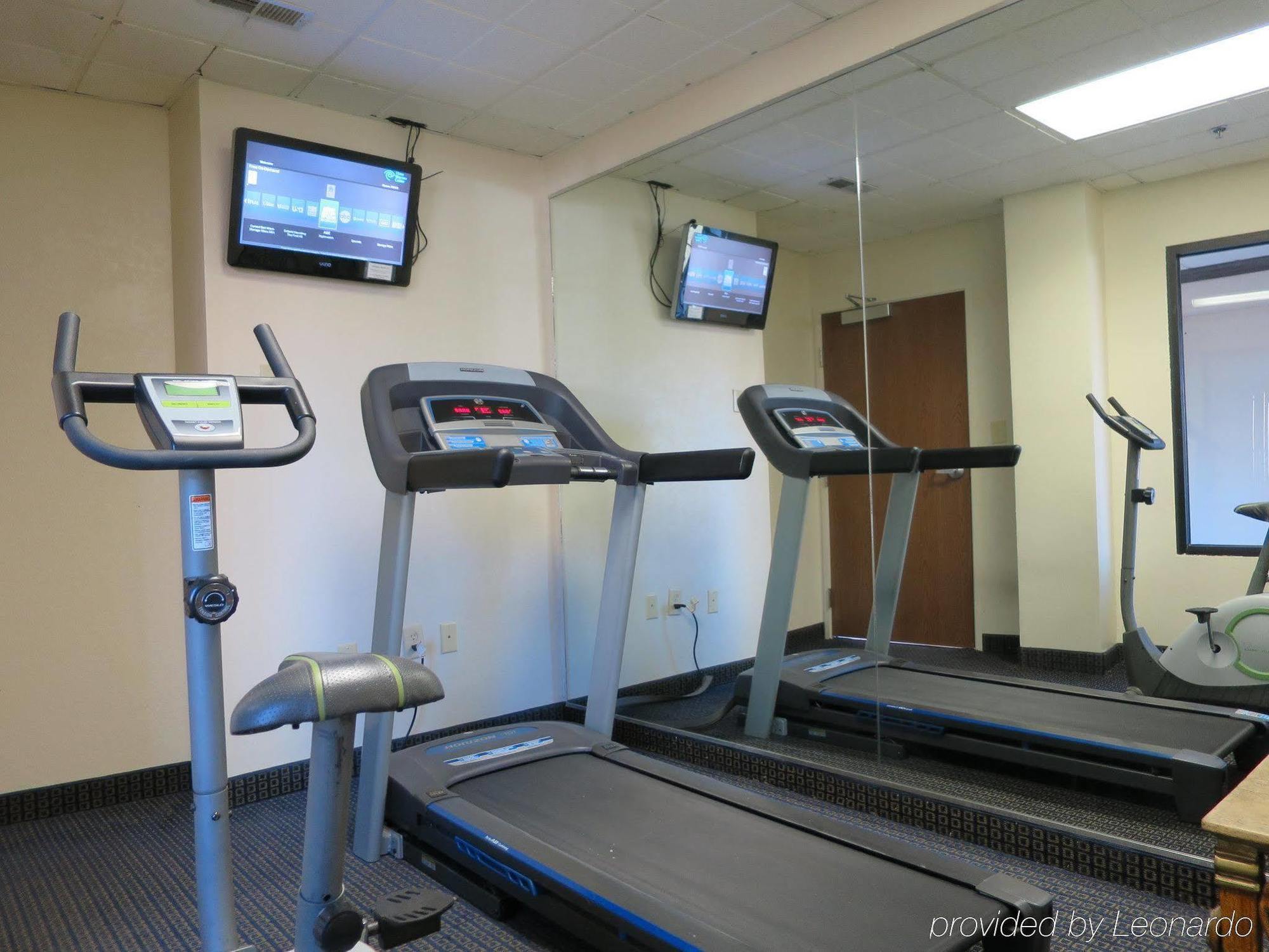 Red Roof Inn & Suites Fayetteville-Fort Bragg Extérieur photo