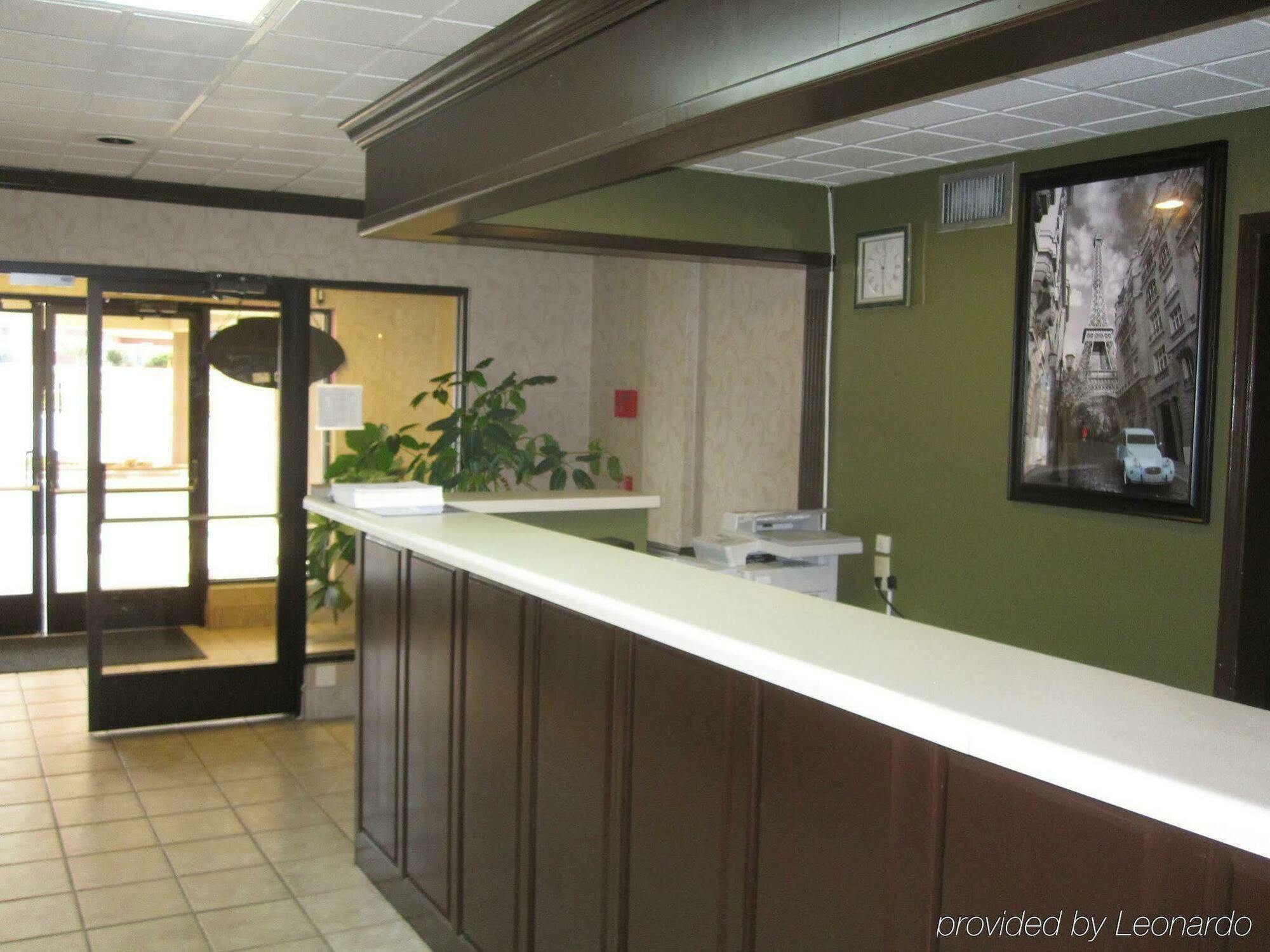 Red Roof Inn & Suites Fayetteville-Fort Bragg Extérieur photo