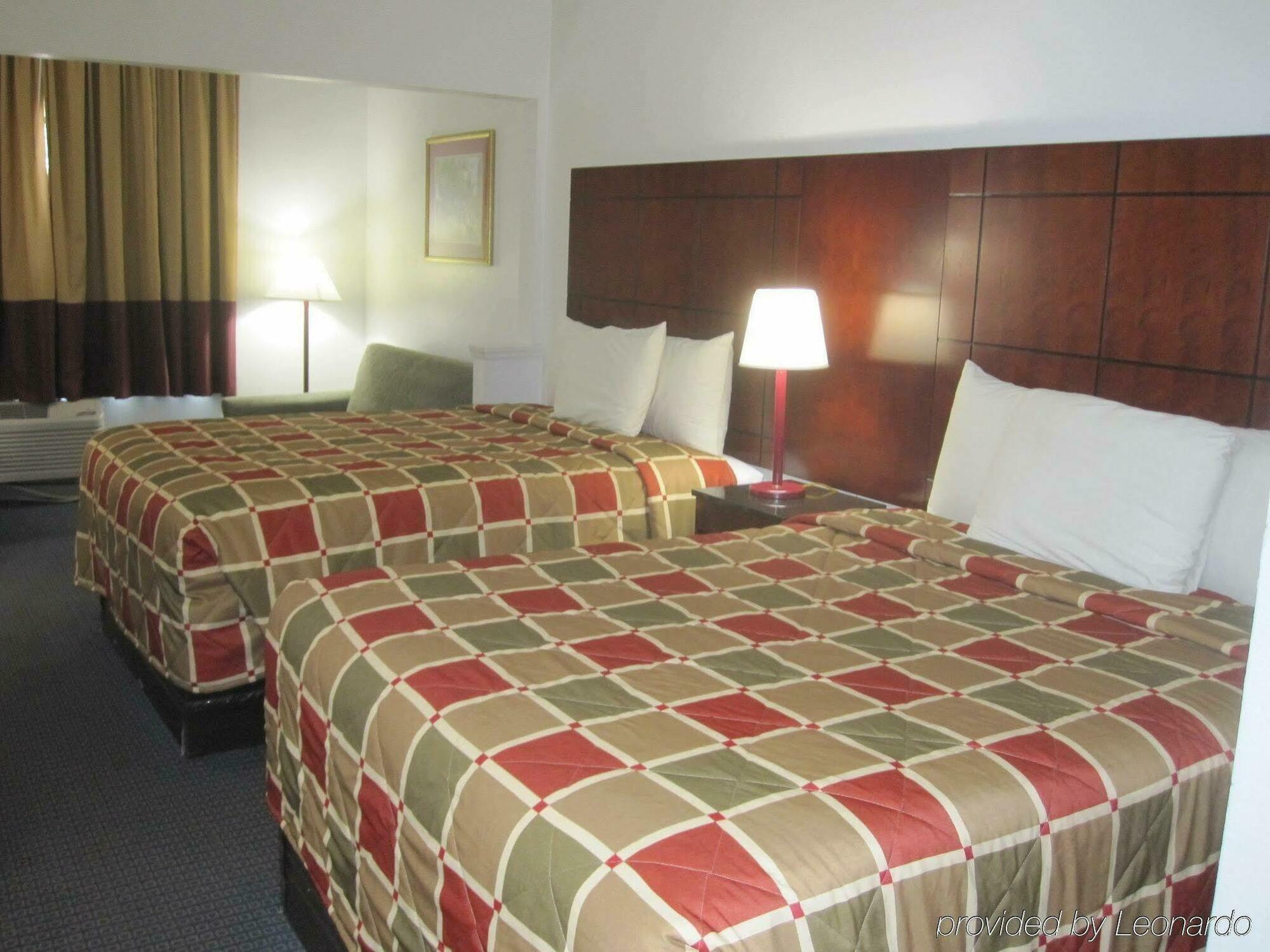 Red Roof Inn & Suites Fayetteville-Fort Bragg Extérieur photo